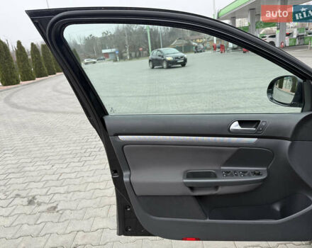 Черный Фольксваген Гольф, объемом двигателя 1.6 л и пробегом 219 тыс. км за 6499 $, фото 29 на Automoto.ua