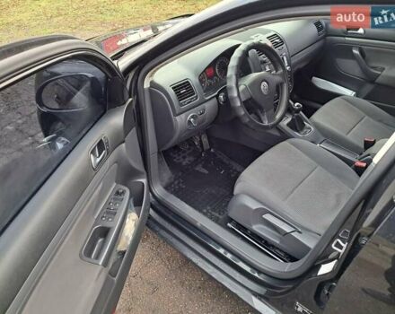 Черный Фольксваген Гольф, объемом двигателя 1.6 л и пробегом 247 тыс. км за 5500 $, фото 4 на Automoto.ua