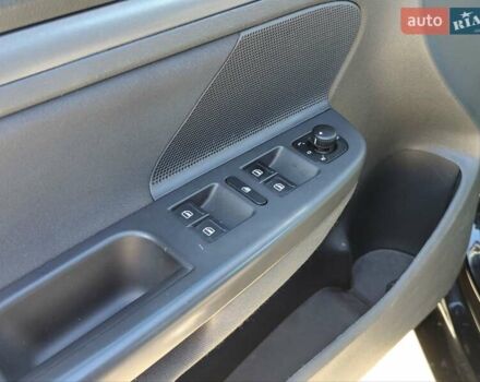 Черный Фольксваген Гольф, объемом двигателя 1.6 л и пробегом 246 тыс. км за 5800 $, фото 5 на Automoto.ua