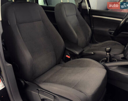 Черный Фольксваген Гольф, объемом двигателя 1.39 л и пробегом 230 тыс. км за 7299 $, фото 16 на Automoto.ua