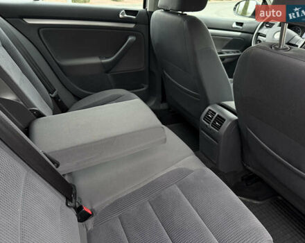 Черный Фольксваген Гольф, объемом двигателя 1.6 л и пробегом 219 тыс. км за 6499 $, фото 41 на Automoto.ua