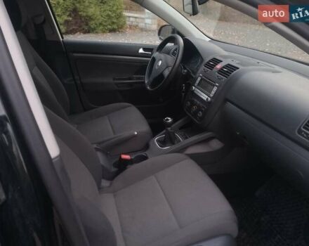 Черный Фольксваген Гольф, объемом двигателя 1.6 л и пробегом 181 тыс. км за 5550 $, фото 31 на Automoto.ua