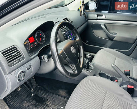 Черный Фольксваген Гольф, объемом двигателя 1.6 л и пробегом 247 тыс. км за 5900 $, фото 14 на Automoto.ua