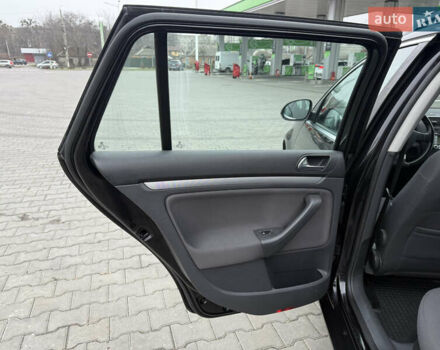 Черный Фольксваген Гольф, объемом двигателя 1.6 л и пробегом 219 тыс. км за 6499 $, фото 48 на Automoto.ua