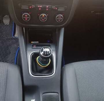 Черный Фольксваген Гольф, объемом двигателя 1.9 л и пробегом 339 тыс. км за 6000 $, фото 12 на Automoto.ua