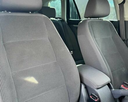 Черный Фольксваген Гольф, объемом двигателя 1.6 л и пробегом 262 тыс. км за 5300 $, фото 22 на Automoto.ua