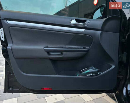 Черный Фольксваген Гольф, объемом двигателя 1.9 л и пробегом 289 тыс. км за 7450 $, фото 13 на Automoto.ua