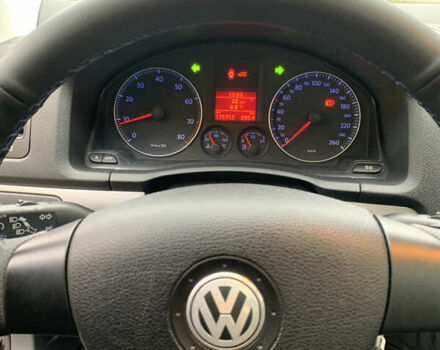 Черный Фольксваген Гольф, объемом двигателя 1.39 л и пробегом 175 тыс. км за 6200 $, фото 14 на Automoto.ua