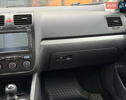 Черный Фольксваген Гольф, объемом двигателя 1.4 л и пробегом 321 тыс. км за 4800 $, фото 44 на Automoto.ua