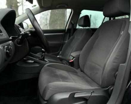 Черный Фольксваген Гольф, объемом двигателя 1.6 л и пробегом 195 тыс. км за 6800 $, фото 6 на Automoto.ua