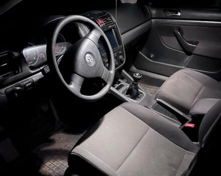 Черный Фольксваген Гольф, объемом двигателя 1.6 л и пробегом 260 тыс. км за 6450 $, фото 10 на Automoto.ua