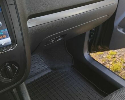 Черный Фольксваген Гольф, объемом двигателя 1.9 л и пробегом 235 тыс. км за 5200 $, фото 15 на Automoto.ua