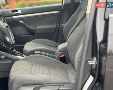 Черный Фольксваген Гольф, объемом двигателя 1.4 л и пробегом 252 тыс. км за 6700 $, фото 34 на Automoto.ua