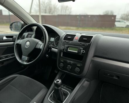 Черный Фольксваген Гольф, объемом двигателя 1.6 л и пробегом 195 тыс. км за 6800 $, фото 7 на Automoto.ua