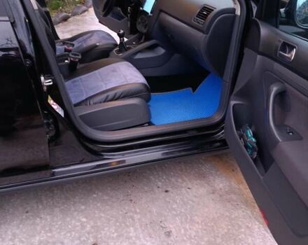 Черный Фольксваген Гольф, объемом двигателя 1.6 л и пробегом 217 тыс. км за 6400 $, фото 5 на Automoto.ua