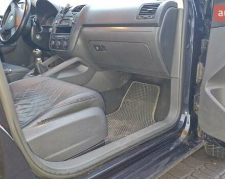 Черный Фольксваген Гольф, объемом двигателя 1.6 л и пробегом 299 тыс. км за 5200 $, фото 1 на Automoto.ua