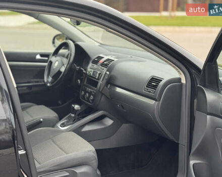 Черный Фольксваген Гольф, объемом двигателя 1.4 л и пробегом 252 тыс. км за 6700 $, фото 49 на Automoto.ua