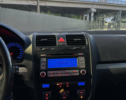 Черный Фольксваген Гольф, объемом двигателя 1.39 л и пробегом 196 тыс. км за 6700 $, фото 9 на Automoto.ua