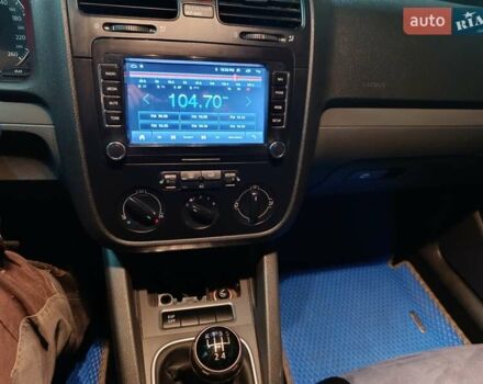 Черный Фольксваген Гольф, объемом двигателя 1.6 л и пробегом 217 тыс. км за 6400 $, фото 9 на Automoto.ua