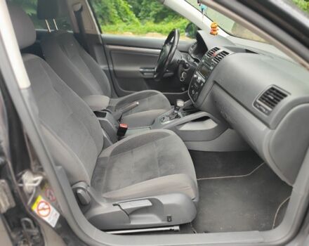 Черный Фольксваген Гольф, объемом двигателя 2 л и пробегом 304 тыс. км за 3400 $, фото 17 на Automoto.ua