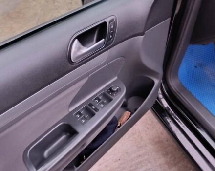 Черный Фольксваген Гольф, объемом двигателя 1.6 л и пробегом 217 тыс. км за 6400 $, фото 6 на Automoto.ua