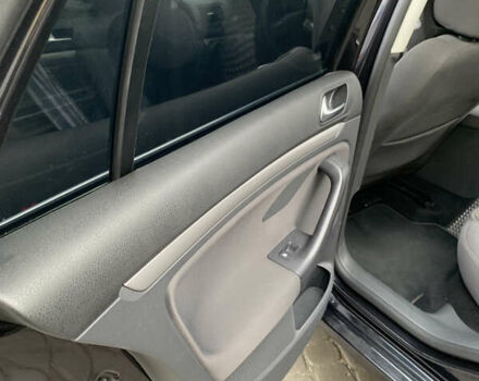 Черный Фольксваген Гольф, объемом двигателя 1.39 л и пробегом 175 тыс. км за 6200 $, фото 23 на Automoto.ua