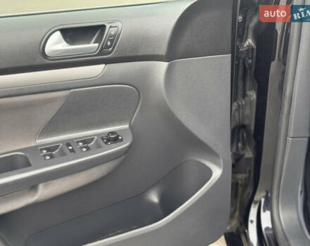 Черный Фольксваген Гольф, объемом двигателя 1.4 л и пробегом 252 тыс. км за 6700 $, фото 33 на Automoto.ua