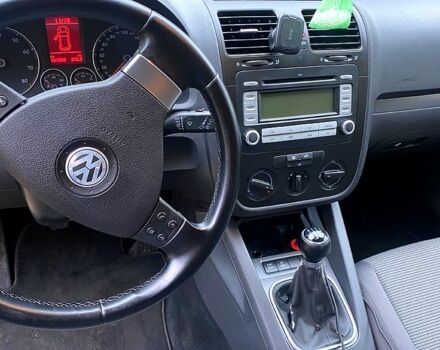 Черный Фольксваген Гольф, объемом двигателя 1.6 л и пробегом 193 тыс. км за 5900 $, фото 5 на Automoto.ua