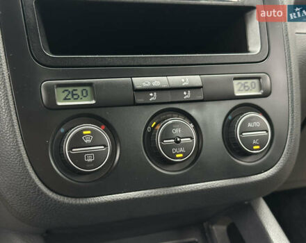 Черный Фольксваген Гольф, объемом двигателя 1.6 л и пробегом 261 тыс. км за 7200 $, фото 30 на Automoto.ua