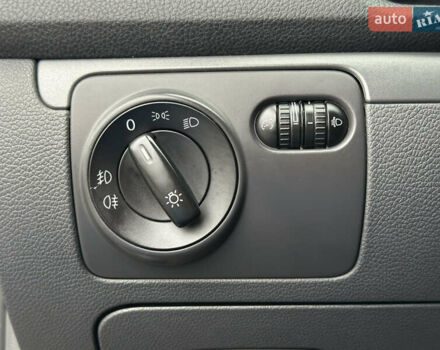 Черный Фольксваген Гольф, объемом двигателя 1.6 л и пробегом 261 тыс. км за 7200 $, фото 32 на Automoto.ua