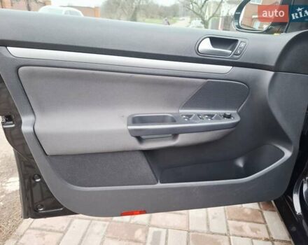 Черный Фольксваген Гольф, объемом двигателя 1.4 л и пробегом 223 тыс. км за 7350 $, фото 24 на Automoto.ua