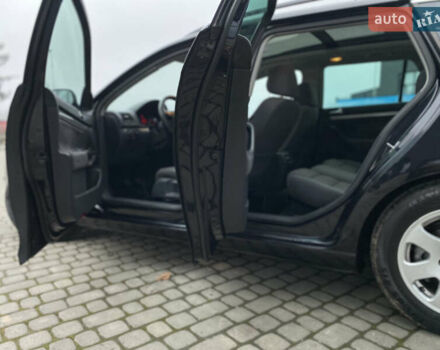 Черный Фольксваген Гольф, объемом двигателя 1.39 л и пробегом 312 тыс. км за 4899 $, фото 26 на Automoto.ua