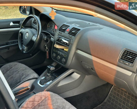 Чорний Фольксваген Гольф, об'ємом двигуна 1.39 л та пробігом 234 тис. км за 6800 $, фото 8 на Automoto.ua