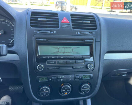 Черный Фольксваген Гольф, объемом двигателя 1.39 л и пробегом 242 тыс. км за 5990 $, фото 15 на Automoto.ua