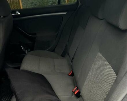 Черный Фольксваген Гольф, объемом двигателя 1.6 л и пробегом 280 тыс. км за 5300 $, фото 1 на Automoto.ua