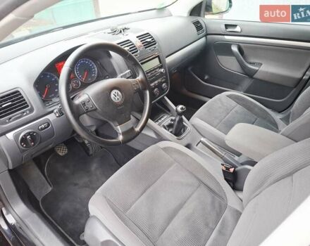 Черный Фольксваген Гольф, объемом двигателя 1.4 л и пробегом 223 тыс. км за 7350 $, фото 5 на Automoto.ua