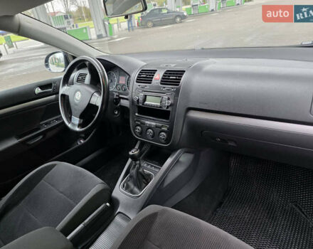 Черный Фольксваген Гольф, объемом двигателя 1.39 л и пробегом 237 тыс. км за 5500 $, фото 5 на Automoto.ua