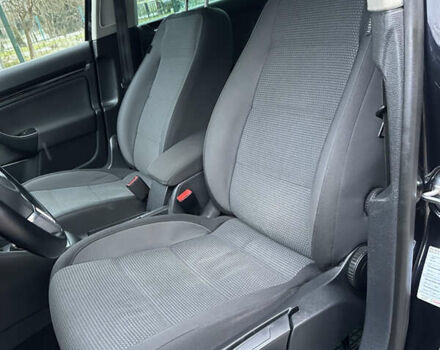 Черный Фольксваген Гольф, объемом двигателя 1.6 л и пробегом 248 тыс. км за 8199 $, фото 26 на Automoto.ua