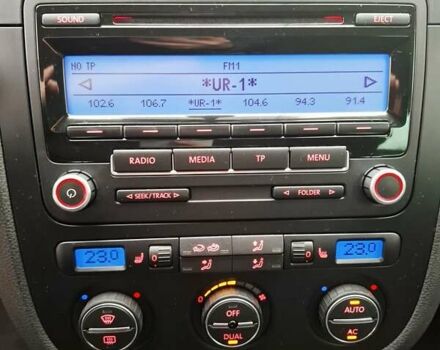 Черный Фольксваген Гольф, объемом двигателя 1.4 л и пробегом 223 тыс. км за 7350 $, фото 47 на Automoto.ua