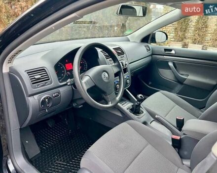 Черный Фольксваген Гольф, объемом двигателя 1.6 л и пробегом 152 тыс. км за 6800 $, фото 56 на Automoto.ua