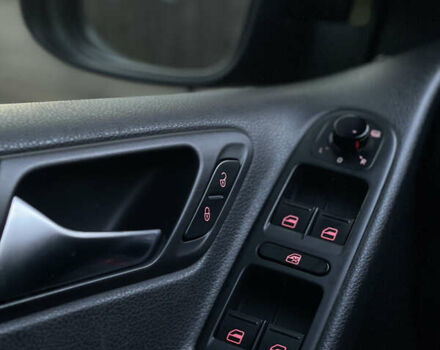 Черный Фольксваген Гольф, объемом двигателя 1.39 л и пробегом 290 тыс. км за 8200 $, фото 14 на Automoto.ua