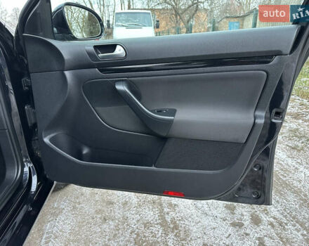 Черный Фольксваген Гольф, объемом двигателя 1.6 л и пробегом 248 тыс. км за 8199 $, фото 34 на Automoto.ua