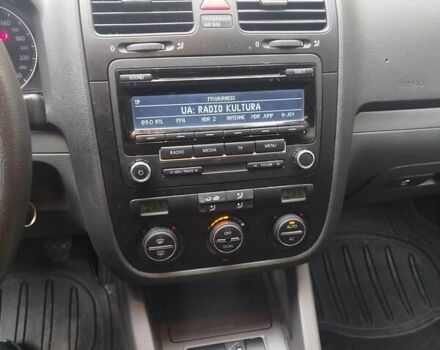 Черный Фольксваген Гольф, объемом двигателя 1.6 л и пробегом 214 тыс. км за 6600 $, фото 7 на Automoto.ua