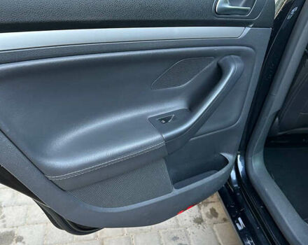 Черный Фольксваген Гольф, объемом двигателя 1.4 л и пробегом 148 тыс. км за 7800 $, фото 27 на Automoto.ua