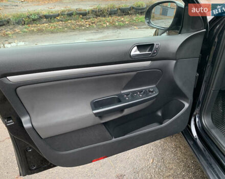 Черный Фольксваген Гольф, объемом двигателя 1.6 л и пробегом 239 тыс. км за 6999 $, фото 18 на Automoto.ua