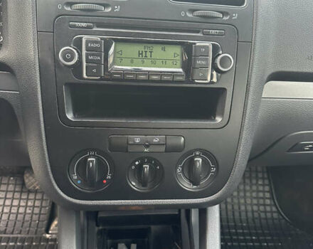 Черный Фольксваген Гольф, объемом двигателя 1.4 л и пробегом 260 тыс. км за 4350 $, фото 18 на Automoto.ua