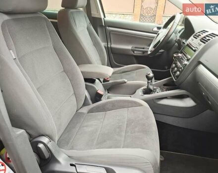 Черный Фольксваген Гольф, объемом двигателя 1.4 л и пробегом 223 тыс. км за 7350 $, фото 40 на Automoto.ua