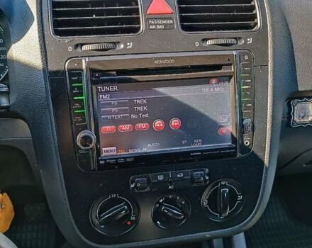 Черный Фольксваген Гольф, объемом двигателя 1.6 л и пробегом 224 тыс. км за 5200 $, фото 27 на Automoto.ua