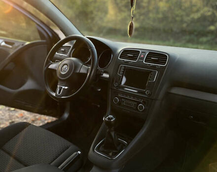 Черный Фольксваген Гольф, объемом двигателя 1.39 л и пробегом 290 тыс. км за 8200 $, фото 6 на Automoto.ua