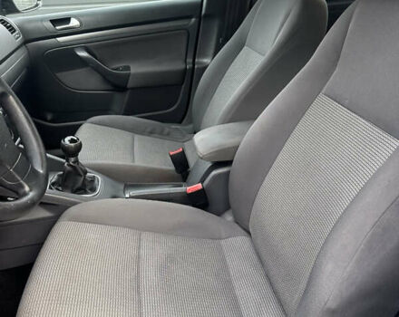 Черный Фольксваген Гольф, объемом двигателя 1.4 л и пробегом 260 тыс. км за 4350 $, фото 15 на Automoto.ua